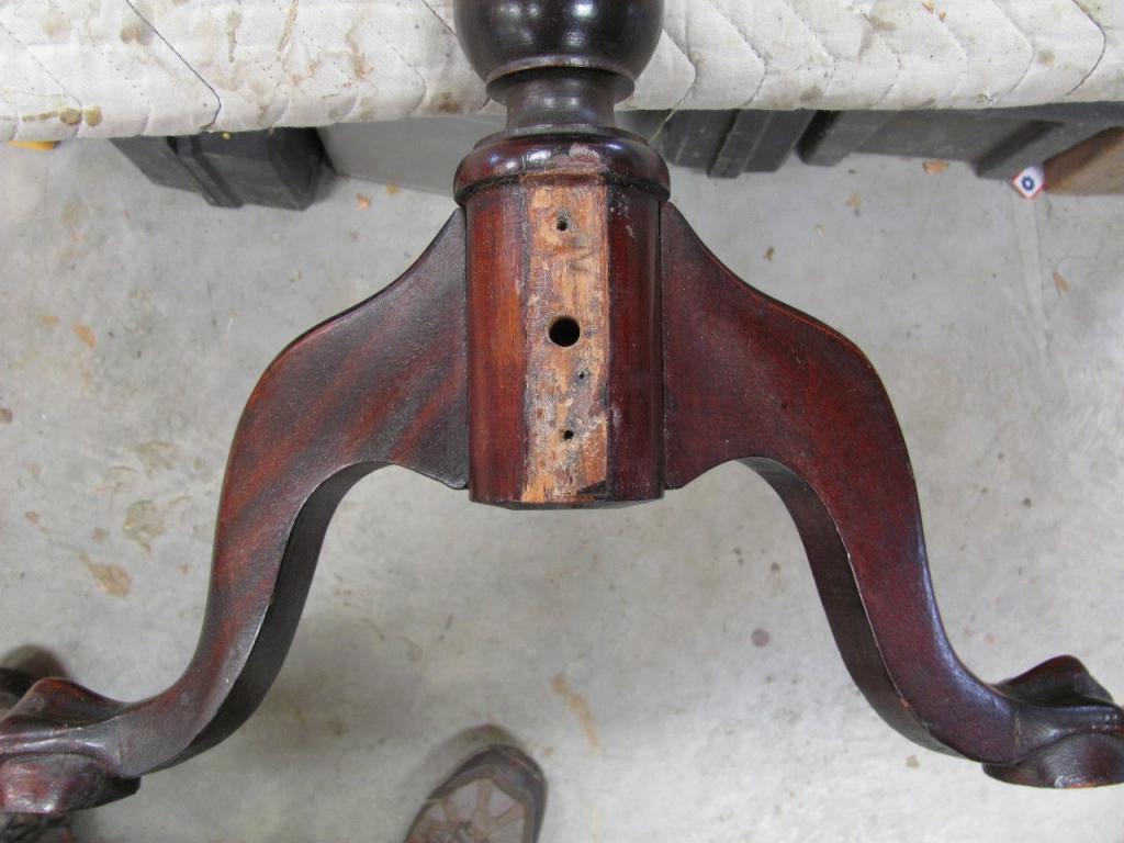 broken sofa table leg Broken sofa table leg
