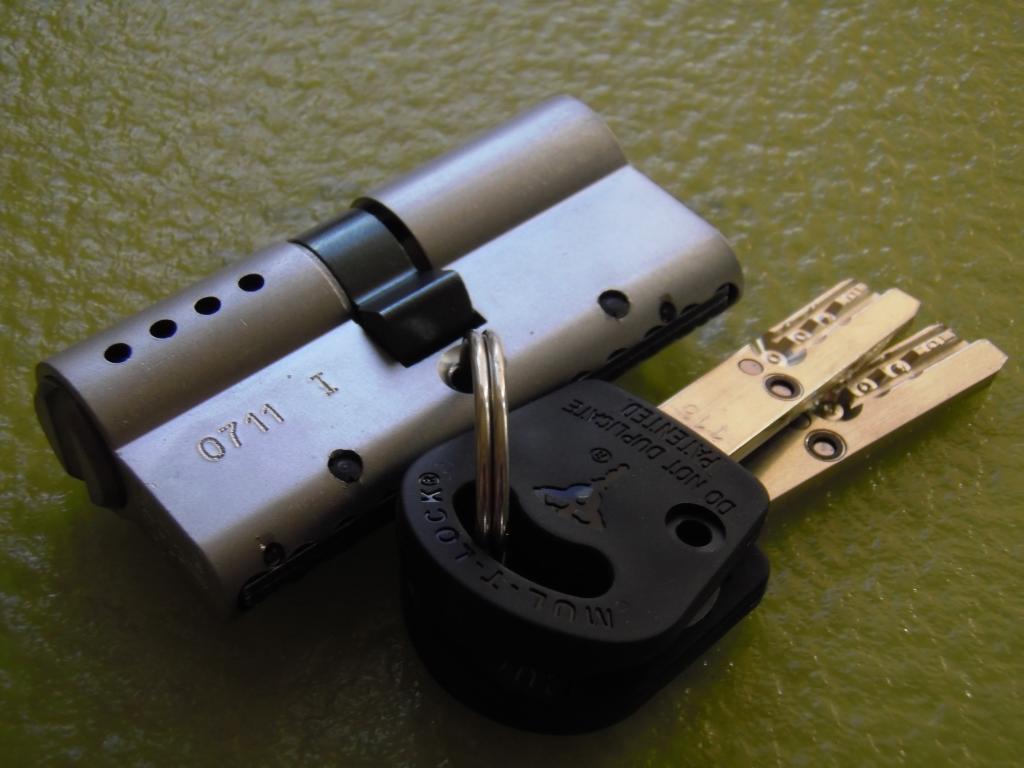 locks for commercial doors