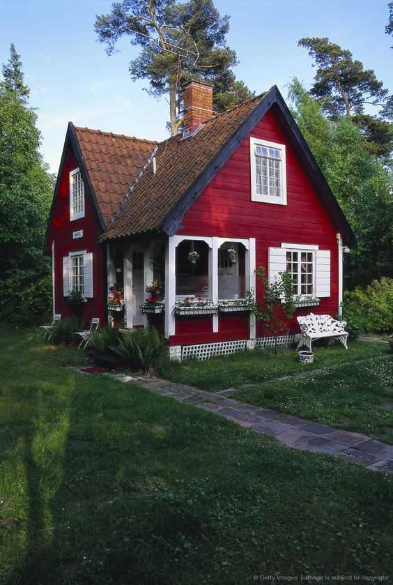 warna cat tembok luar rumah minimalis merah