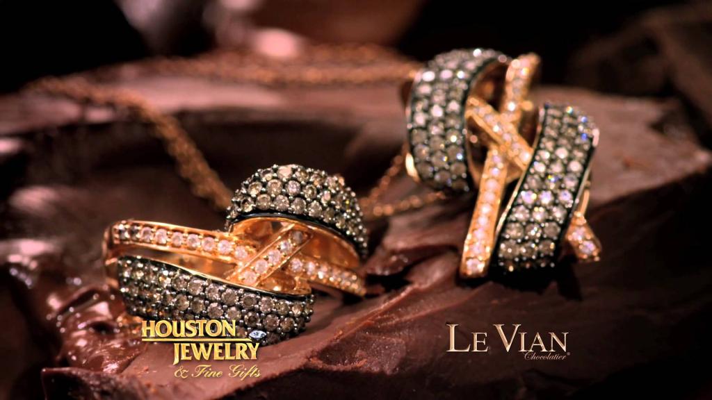 Luxury Colored Diamonds - What makes Brown Diamonds Called Chocolate Diamonds?